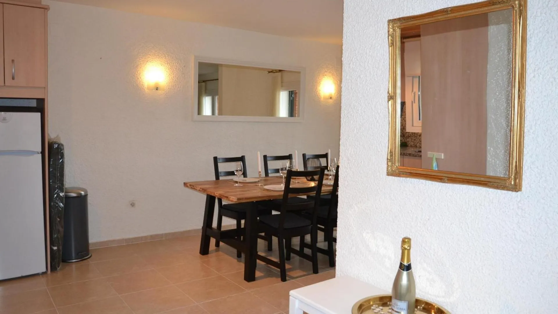 Dom wakacyjny Willa Casa Bien Cuidada Con Piscina Comunitaria, Terrazas Y Cerca De La Playa En L'Estartit - Es-323-42 Hiszpania