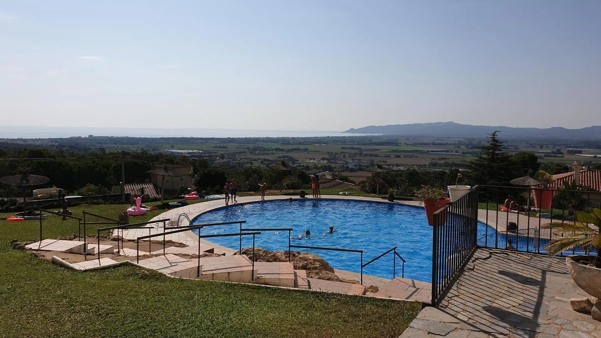 Willa Casa Bien Cuidada Con Piscina Comunitaria, Terrazas Y Cerca De La Playa En L'Estartit - Es-323-42 0*,
